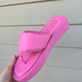 IZZIE THONG SANDAL- HOT PINK