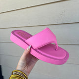 IZZIE THONG SANDAL- HOT PINK