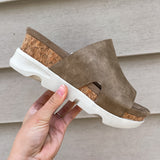 Hit Wedge- Taupe